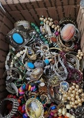 2 Pounds Jewelry Costume Vintage Mix LBS necklaces bracelets pins rings etc lbs