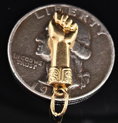 18K Gold MANO FIGA HAND AMULET Charm Pendant Lucky Vintage