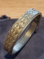 GOLD TONE GOLDEN WEAVE BRACELET. VINTAGE. ESTATE FIND. LONDON.