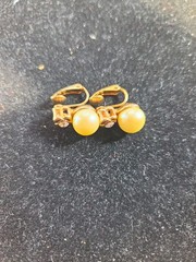 Four pairs of 10k gold plated one pair pearls clip-ons Avon.