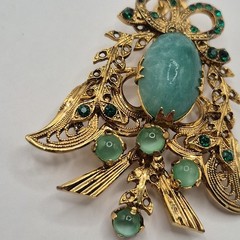 Vintage Austria Yellow Gold Plated Green Mottled Glass Festive Pendant W Chain