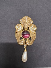 Jeff Lieb Gold Tone Brooch READ Rhinestones Red Cabochon Pearl Drop Elegant Vint