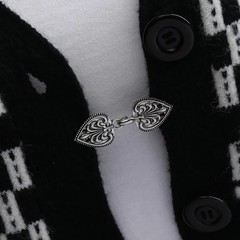 Vintage Cardigan Clip Sweater Shawl Clasp– Retro Zinc Alloy Cape Collar Fastener