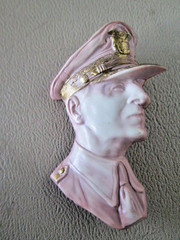 WWII General MacArthur pink 3D bust head Brooch Celluloid Vtg 40’s Pin Military