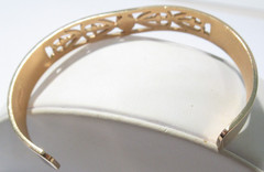 AVON GOLD TONE CUFF BRACELET WITH FAUX FOIL OPAL DESIGN VINTAGE