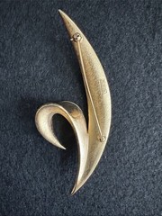 VTG Crown Trifari Brushed Gold Tone Split Leaf Brooch MCM 1950s 1960s