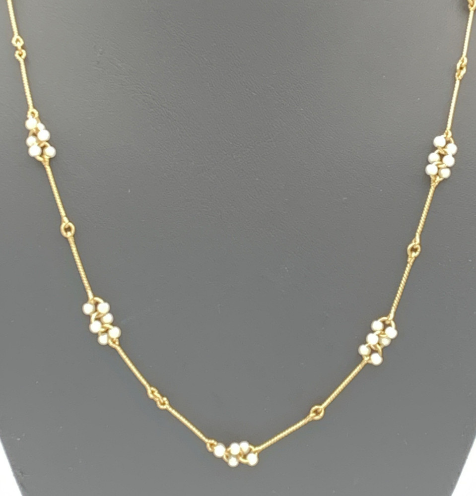 1984 Avon 24 inch Pearlized Cluster Necklace 4-521