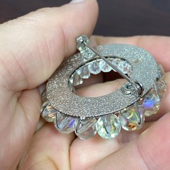 Vtg Iridescent Glass Faceted Aurora Borealis Beads Wreath Cluster Brooch 1.75”