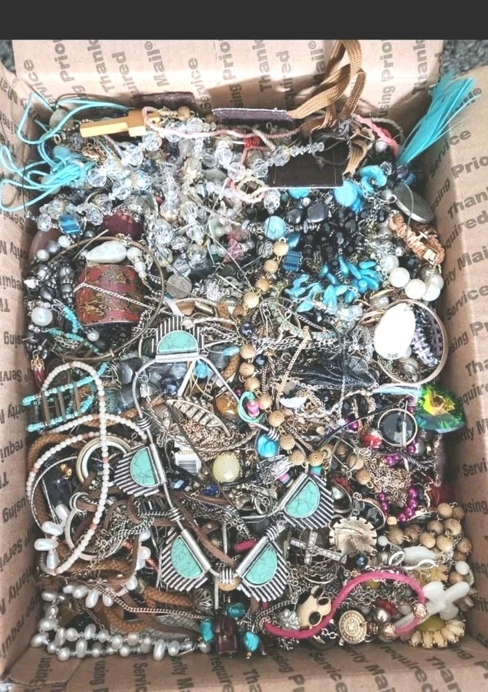 3 Pounds Jewelry Costume Vintage Mix LBS necklaces bracelets pins rings etc lbs