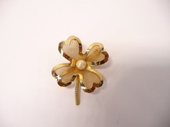 Vintage Floral Gold Tone Mesh Faux Pearl Flower Brooch USA Seller