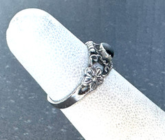Vintage Sterling Silver 925 Pinky Ring Black Stone Floral Ornate Petite Size 4