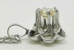 Vintage 14K White Gold 0.40 Ct Very Light Yellow Diamond Buttercup Pendant