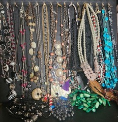 ​1lb Vintage to Modern Costume Jewelry Lot Estate Mix Wearable Pieces Mystery