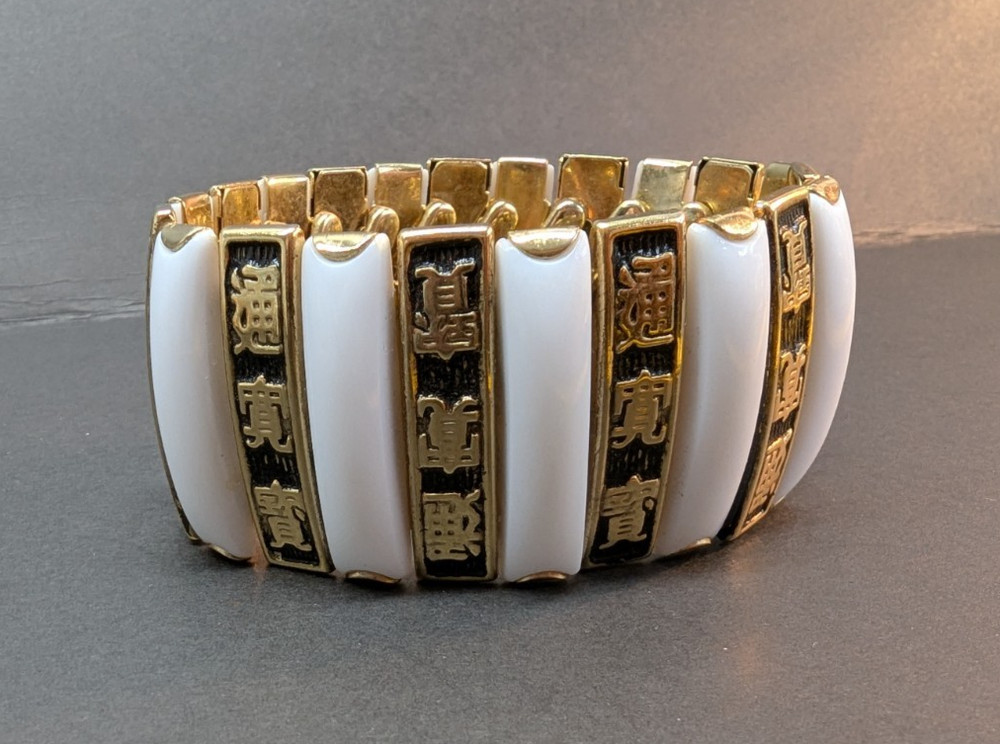 Chunky Chinese Writing White Lucite Stretch Lucite Bracelet Hong Kong Vintage