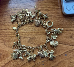 Gold tone Heavy Charm BRACELET with individual Removable Good Luck charms 🍀