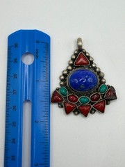 VINTAGE TIBETAN SILVER TONE PENDANT WITH TURQUOISE AND CORAL STONE BLUE LAPIS