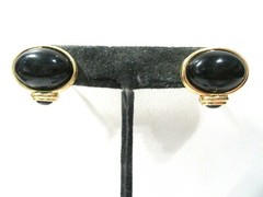 BLACK CABOCHON DESIGNER STYLE GOLD TONE PIERCED EARRINGS VINTAGE