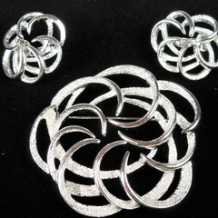 Sarah Coventry Silvertone Tailored Swirl Pin and Clip On Earrings Set Signed