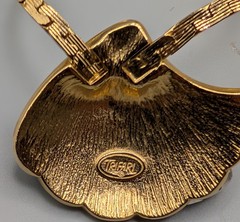 Vintage Trifari Black Enamel Scallop Shell Fan Necklace Gold Tone Herringbone
