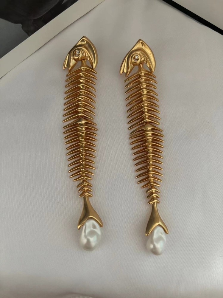 Schiaparelli Heavy Industry gilt Fishbone Baroque pearl Long Earrings, surrealis