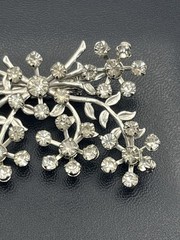 Silver tone clear rhinestone flower daisy cluster vintage brooch pin