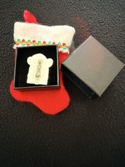 Vintage 1981 AVON Xmas Mouse in Gift Box/Christmas Stocking Plastic Coll Pin