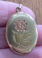 Vintage Locket 14K Gold Filled Etched Flower Pendant Oval