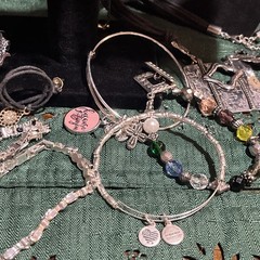 Jewelry Fashion lot Eclectic Silver Tone Vtg Modern Necklaces Bracelets Bulk