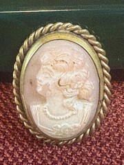 Vtg ANTIQUE Brooch Pin Glass Cameo Gold tone