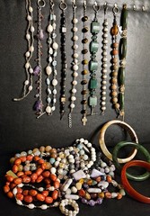 ​1lb Vintage to Modern Costume Jewelry Lot Estate Mix Wearable Pieces Mystery
