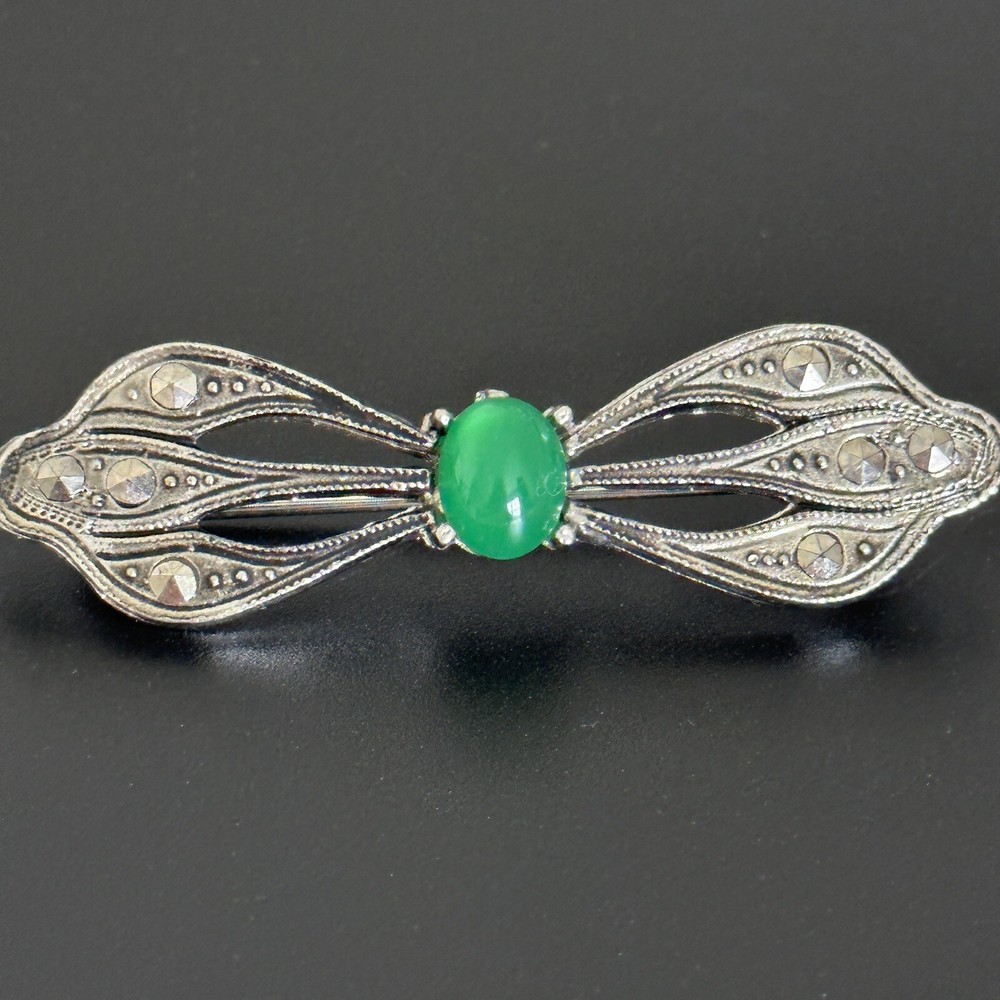 Vintage Silver Tone Green Stone & Marcasite Bar Shaped Ladies Brooch Pin