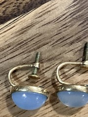 VINTAGE DECO gold Filled W / OVAL BLUE MOONSTONE CABOCHONS SCREWBACK EARRINGS