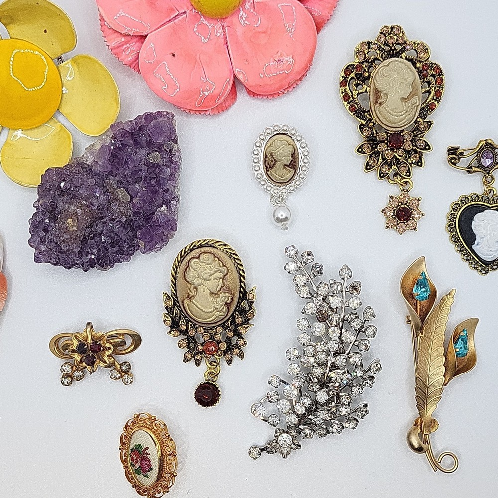 Vintage Costume Jewelry Lot 11 Brooch & Pin Mixed Materials Rhinestone Pearl