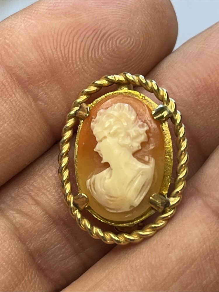Vintage Cameo pendant