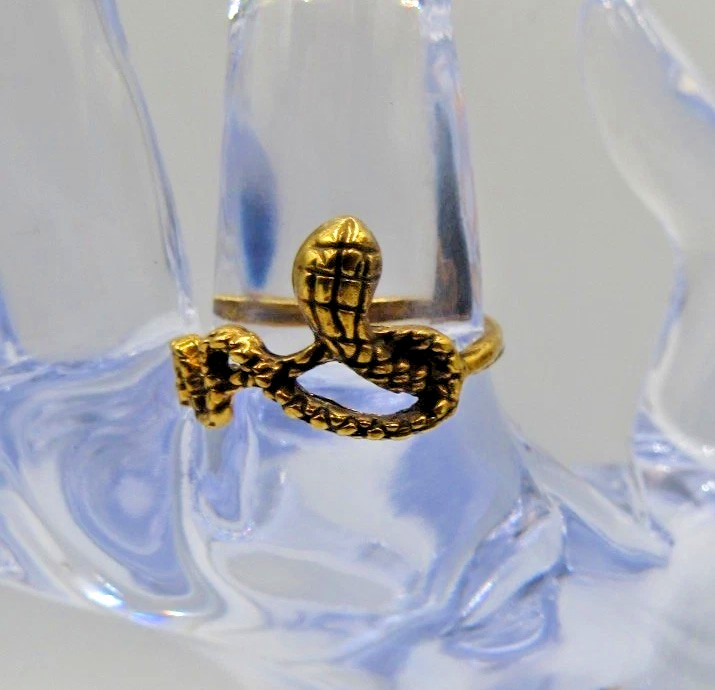 Gold Tone Brass? King Cobra Snake Gold Tone Size 8 Ring E1