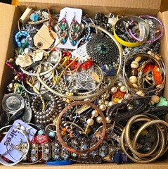 3 Lbs Jewelry Unsearched Huge Lot Vtg Vintage & New Junk & Wear Resell Tangles
