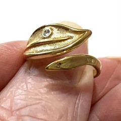 Vintage Avon Signed Gold Tone Leaf Wrap Ring Small Rhinestone Accent Size 5.5