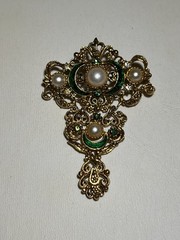 Vintage Florenza Victorian Renaissance Faux Pearl Green Enamel Brooch Pin