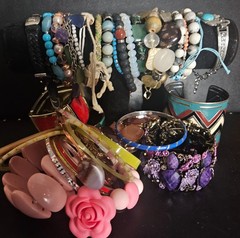 ​1lb Vintage to Modern Costume Jewelry Lot Estate Mix Wearable Pieces Mystery