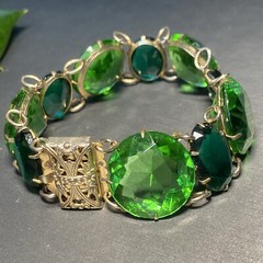 Vintage Bracelet Estate Jewelry Pre-owned Green Czech Art Glass Filigree Clasp