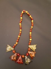 Amber colored sparkly Beaded Necklace Multi-Colored 19″
