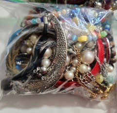 1 lb. Wearable Costume Jewelry Vtg to Mod Some Brands Mixed Materials 20-25 pcs