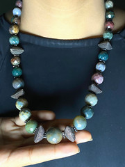 Timeless Charm Antique Stone Necklace – Exquisite Elegance for All Occasions