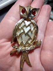 Vintage Mid Century Owl Brooch Pin Gold Tone Red Rhinestone Eyes Faux Pearl Body