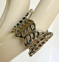 An Unusual & Unique Wide Silver Open Cutout Leaf Design Ring Size 8.5