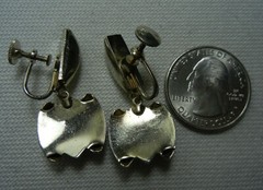 Vintage GERAY Very Light Gold Tone Dangle Drop Screw Back Earrings – 1 1/2″ Long
