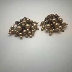 VTG Signed KRAMER NY Gold Tone FLOWER Simulated Glass Pearl Clip On Earrings