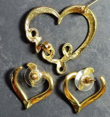 Vintage “LOVE” Hearts Brooch Pin & Earrings Set! OTHER DESIGNER PINS THIS WEEK.