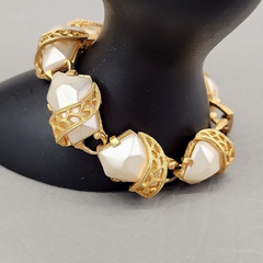 Vintage Linked Bracelet White Asymmetrical Faux Pearl Gold Tone Filigree 6.5″