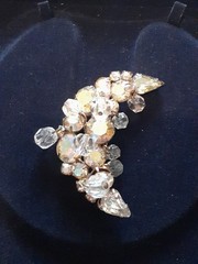 Vintage 1950s KRAMER Rhinestone and Dangling Beads Brooch & Clip On Earrings